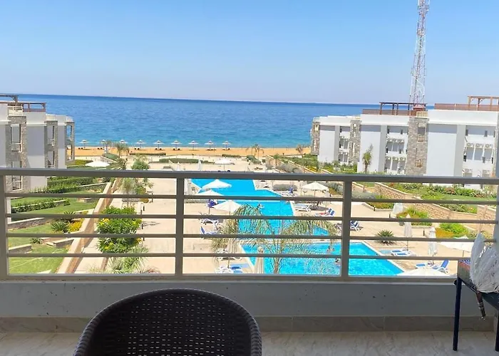 Cozy Sea View Near And Pools Ain Sukhna