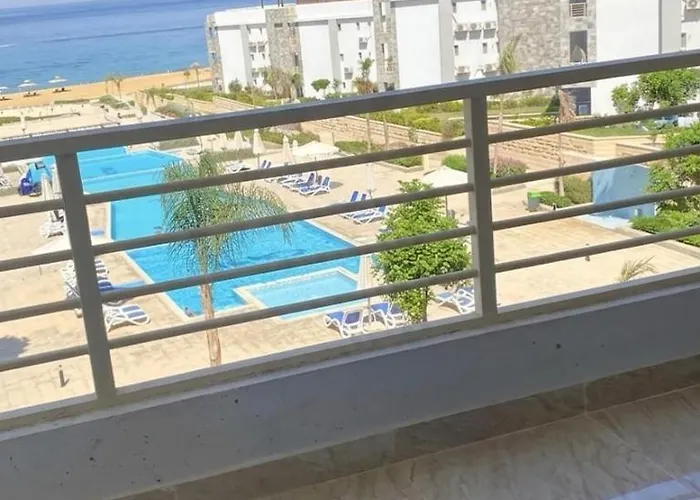 Cozy Sea View Near And Pools Apartment