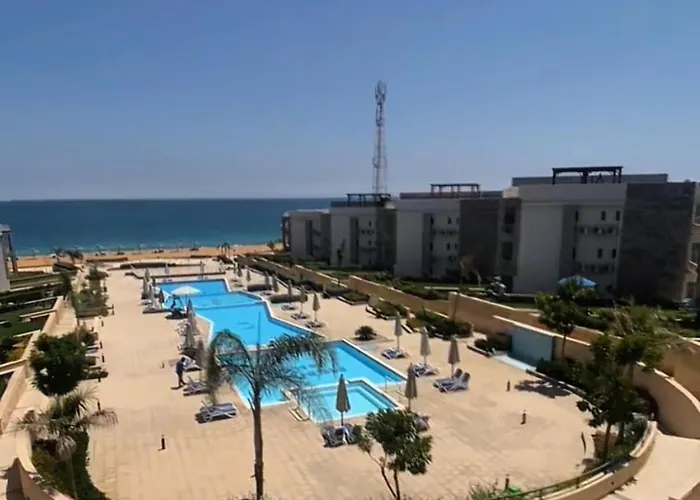 Cozy Sea View Near And Pools